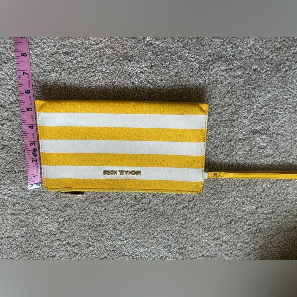 Micheal Kors wristlet
